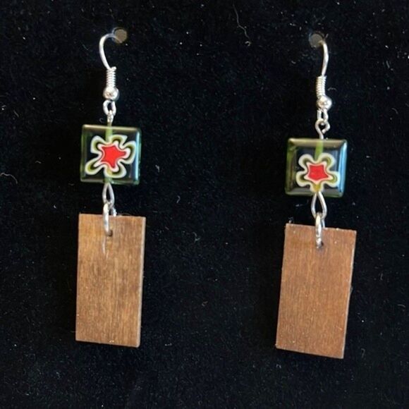 Handcrafted green bead with flower wood earrings with silver tone hardware - Picture 1 of 4